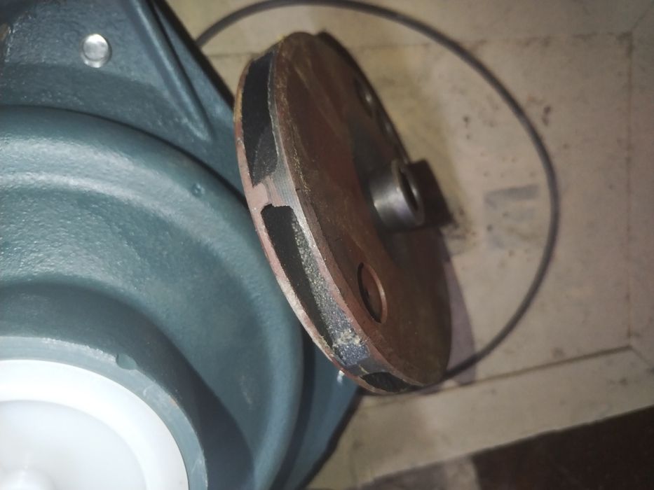 Насос, крышка с крыльчаткой.