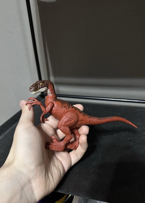 Dinozauri Jurassic World Indominus si Loturi de dino