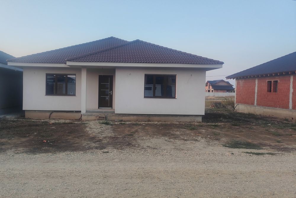 Casa Santandrei Semifinisata Alb