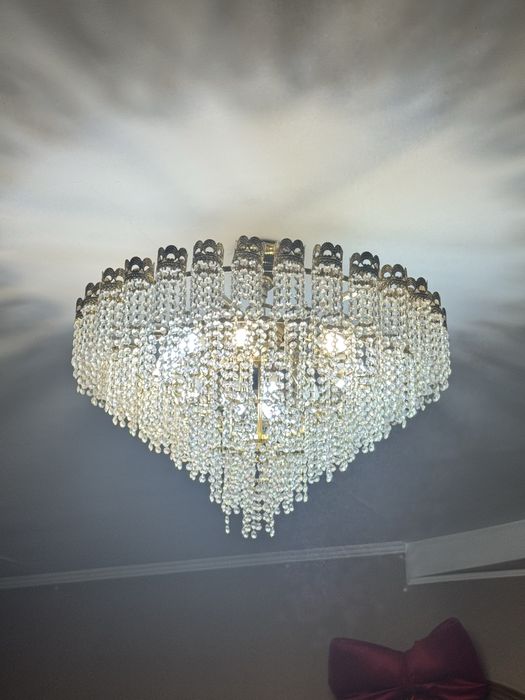 Шмкарная большая люстра