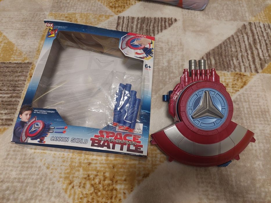 Шлем на капитан Америка със стрели