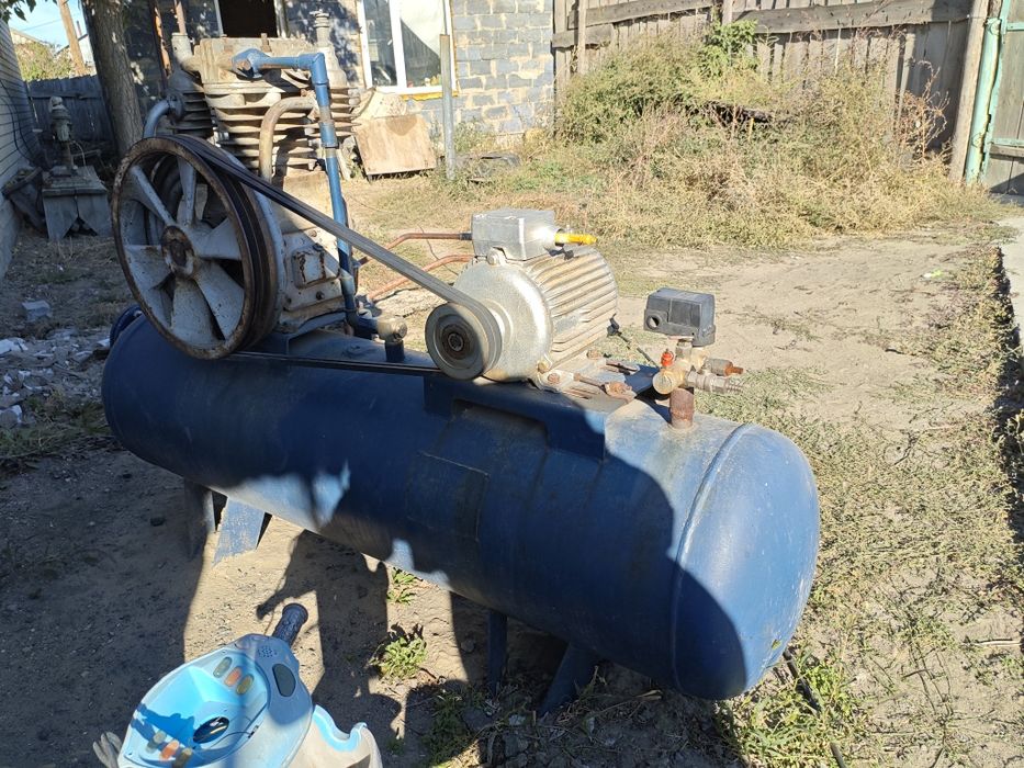 Продам компрессор воздушный