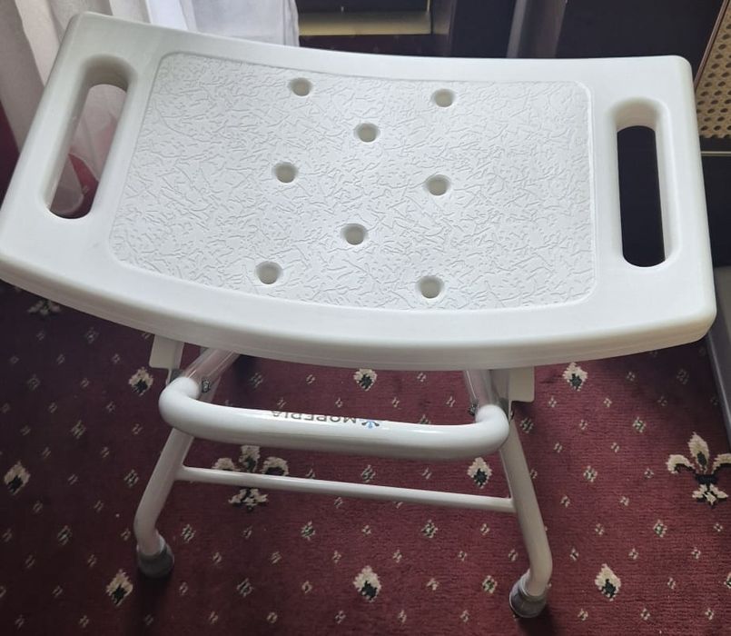 Măsuță pentru baie / cadă persoane cu handicap