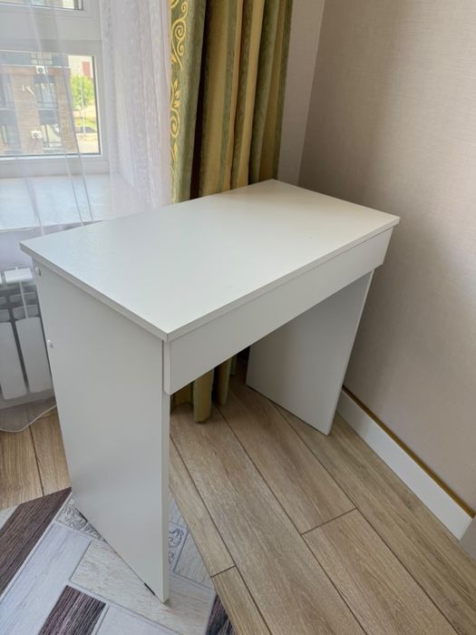 Продам Срочно шкаф, стол, ковры,