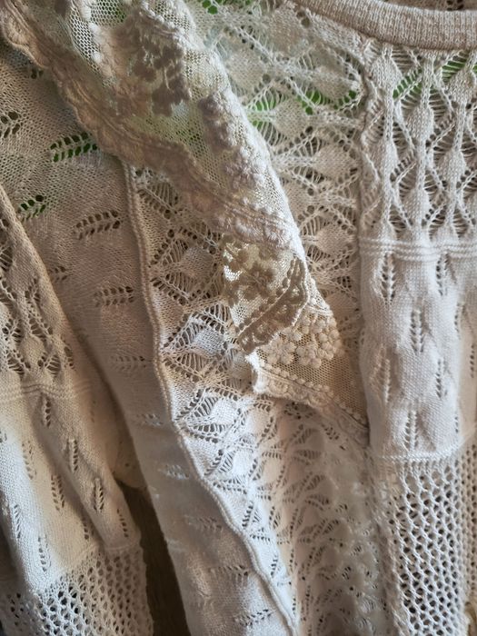 Bluza cu dantelă