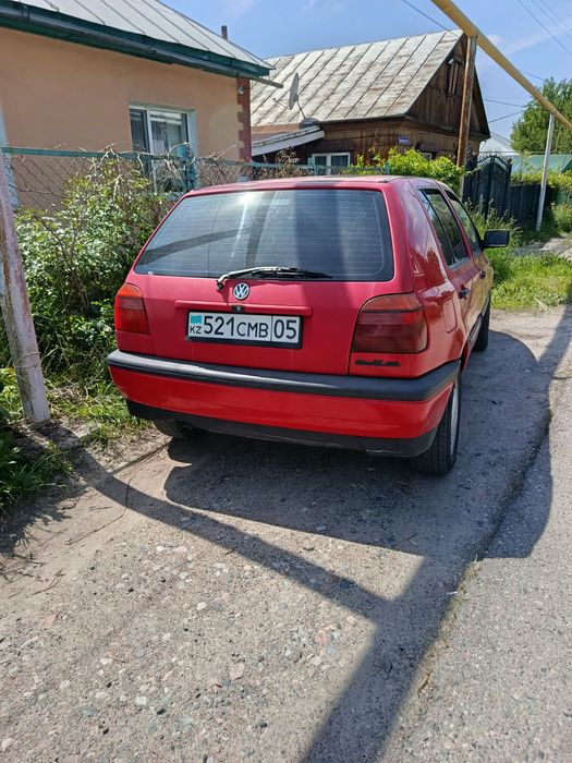 Volkswagen Golf 1993 г   1,8
