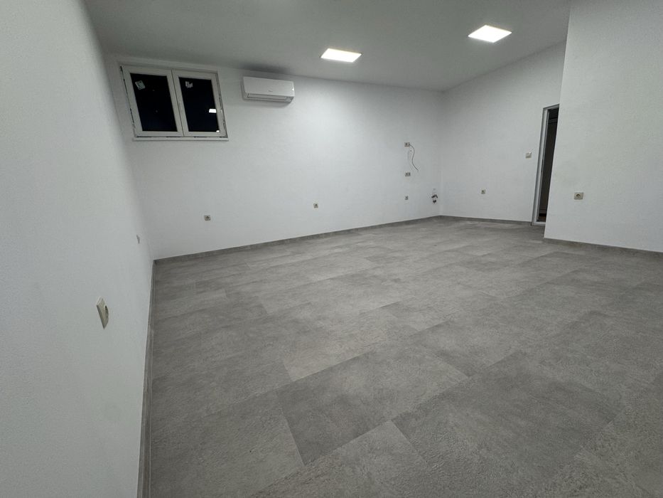 Дава се под наем Офис в Варна, Център - 36 кв.м за 459 € - Снимка #2