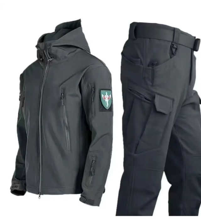 Продаю мужскую спец.одежду.