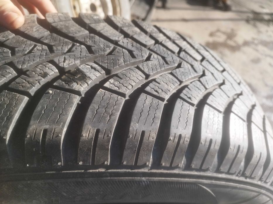 2 зимни гуми 215/65/17