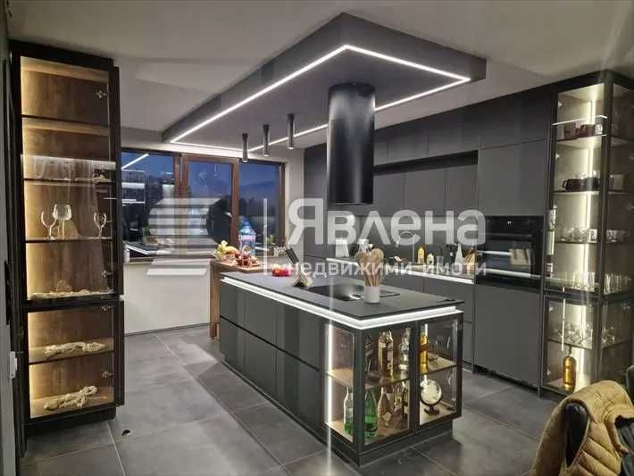 Продава се Къща в София, Център - 263 кв.м за 873 €/кв.м - Снимка #1