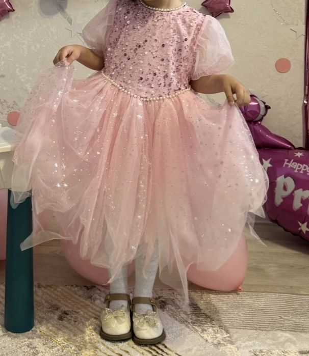 Продам нарядное платье на девочку