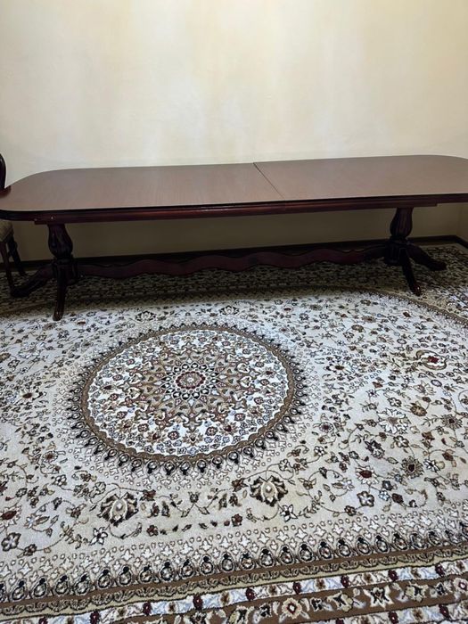 Стол со стульями