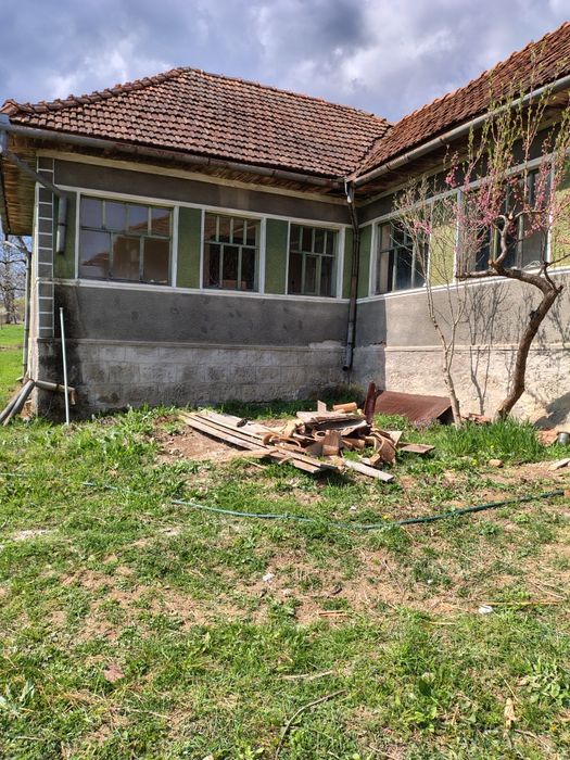 Casă și terenul aferent de 2 ha intravilan