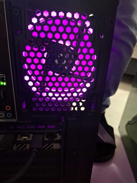 Vând PC Gaming - Second Hand