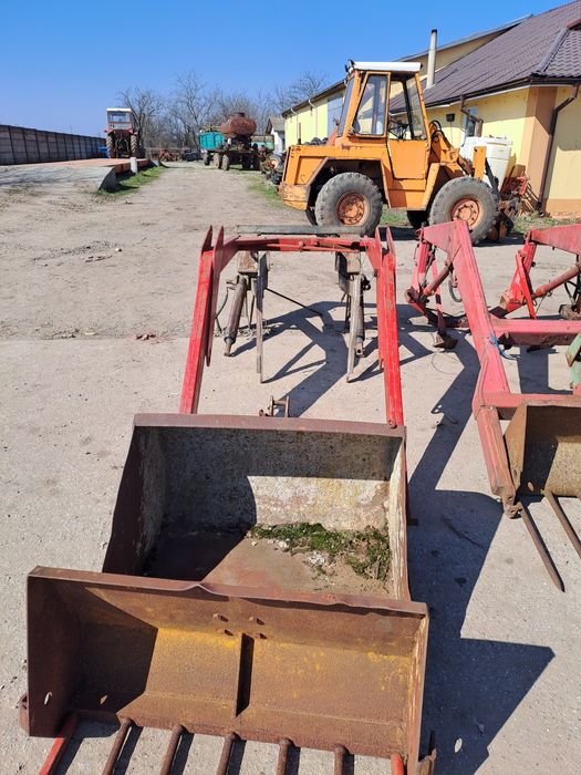 Incarcator frontal pentru tractor