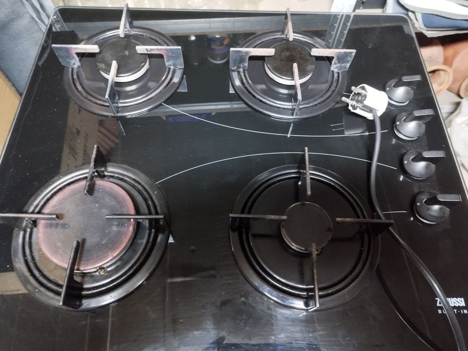Plita gaz Zanussi ZGG646ICN cu 4 arzatoare