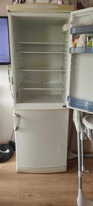Работещ хладилник със забележки