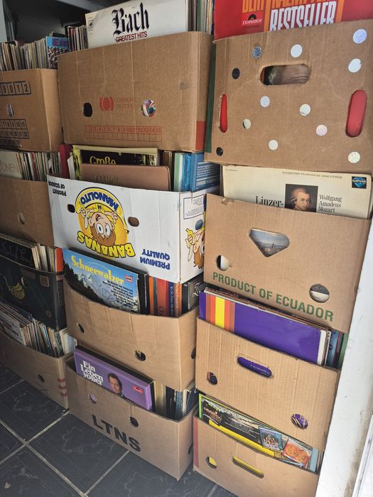 Vând Lot 300lp Discuri Vinil cu muzică clasică mixta 

Artiști:

- Fra