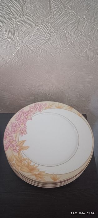 Большие сервировочные тарелки.