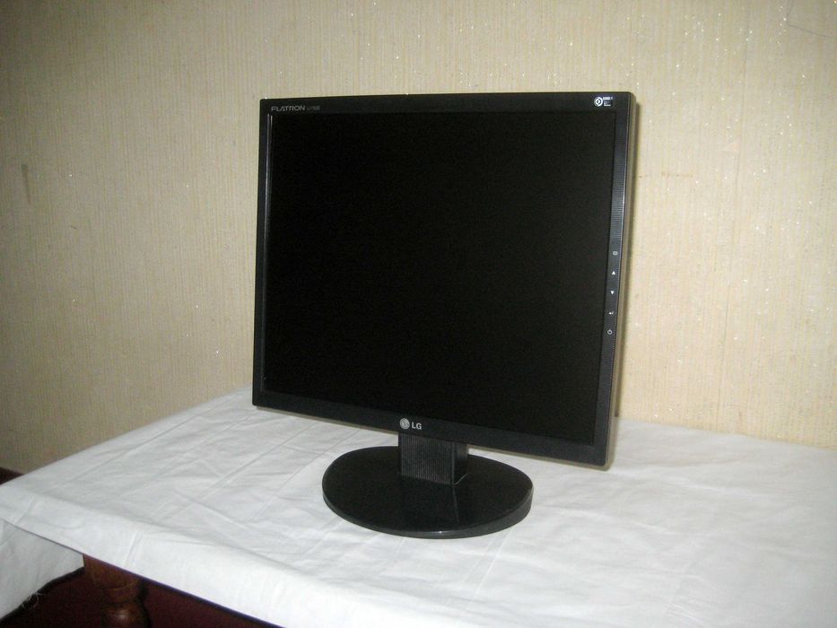 Монитор LG 17 LS оригинал отличном рабочим состоянии!