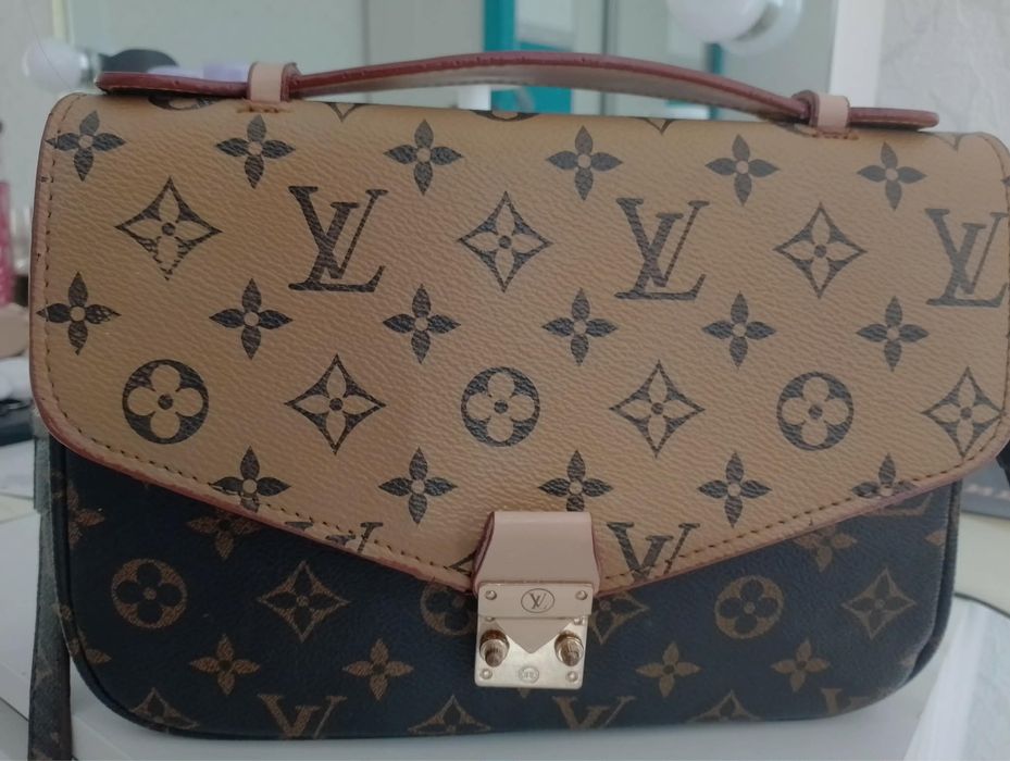 Оргинална Louis Vuitton Pochette Дамска чанта