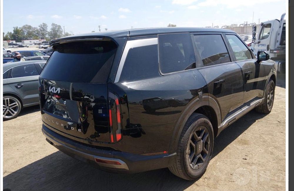 Авто из США. Kia telluride 2027 модель. Цвет: чёрный. Пробег:13113 км