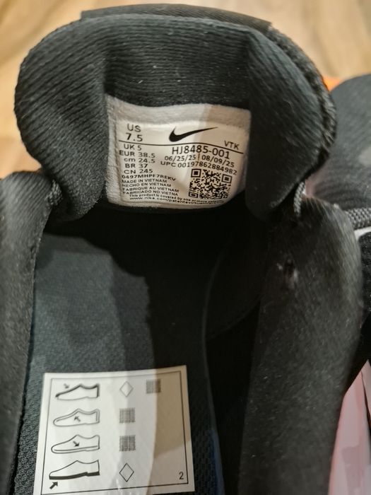 Дамски маратонки Nike Revolution 8