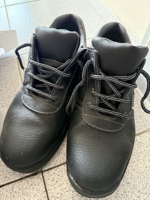 Работни обувки / естествена кожа с метално бомбе- 43 номер