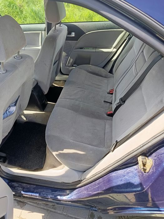 Vând Ford mondeo
