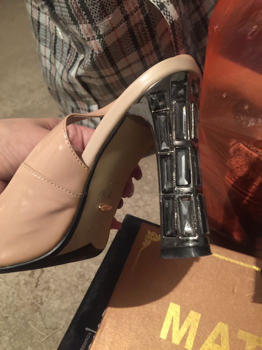 Продам босоножки