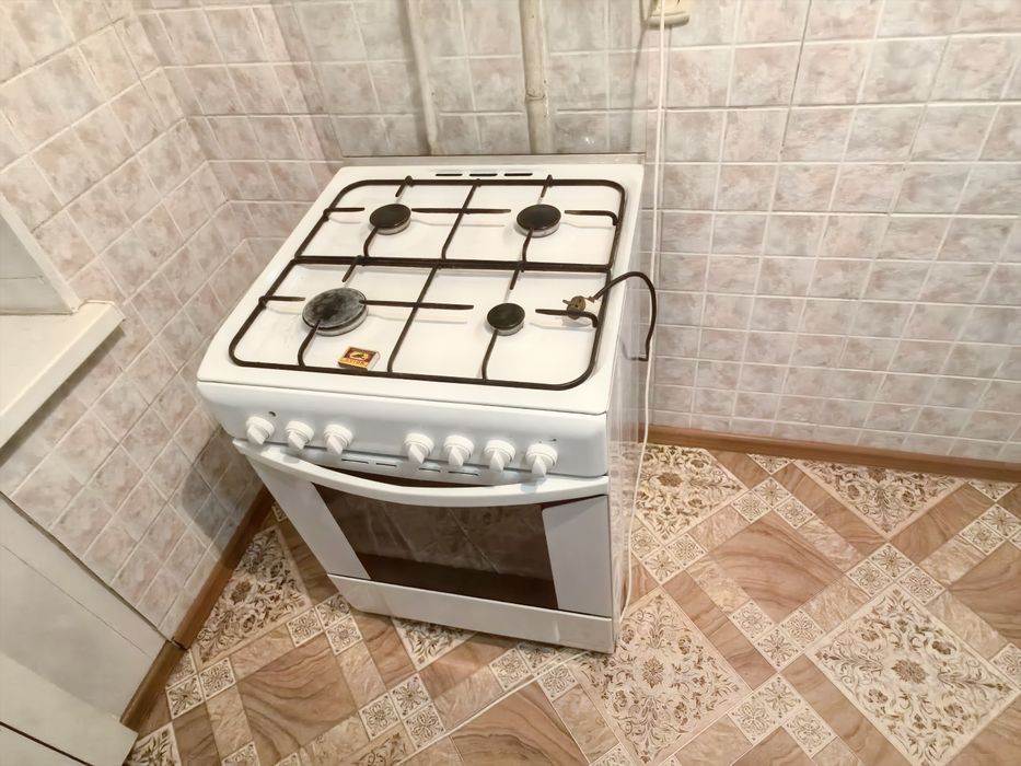 Продам газ плиту