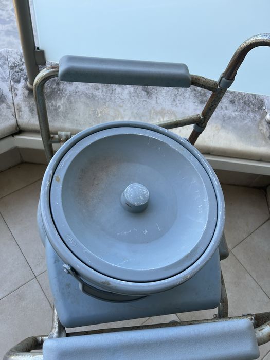 Стол тоалетна заптрудно подвижни хора