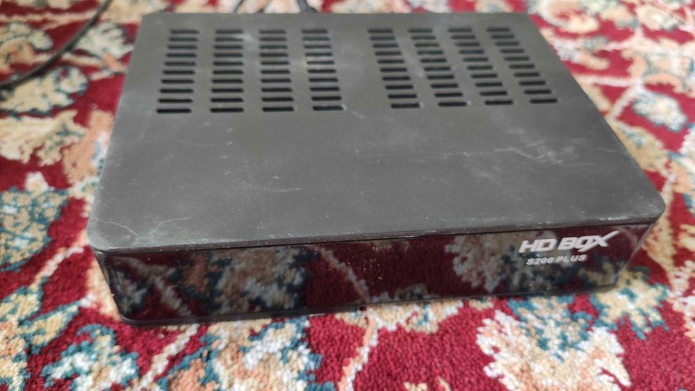 Cпутниковый HDTV-ресивер HD BOX S200 Plus для телекарт и кардшаринга.