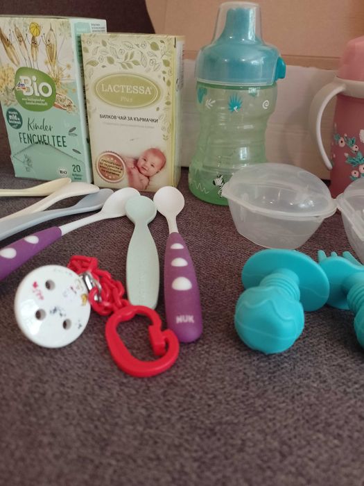 Кашонче с използвани бебешки принадлежности