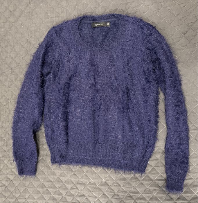 Тъмно-син fluffy пуловер