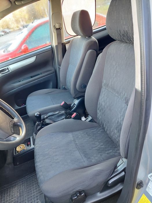 Тойота Авенсис Версо 2,0 D4D.Внесен от Италия преди седем години.