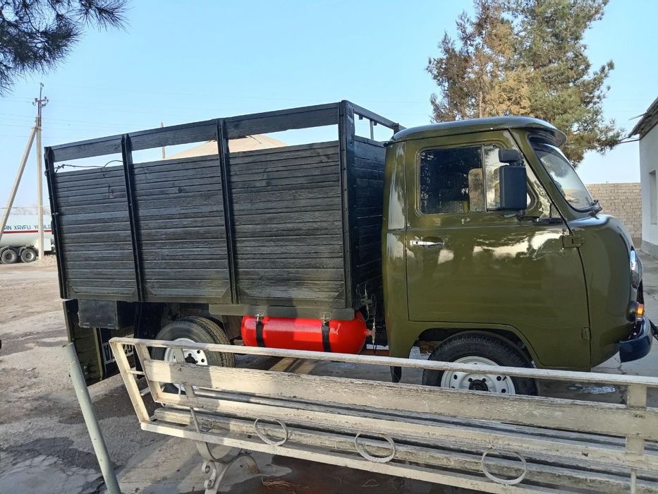Uaz 452  sotiladi  1991  yil xolati  alo  2 ta  100 tali metani bor