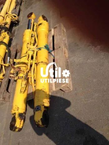Cilindri hidraulici Komatsu PC240 PC220 PC200 PC210 PC270 + piese