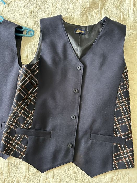 Продам две жилетки на мальчика