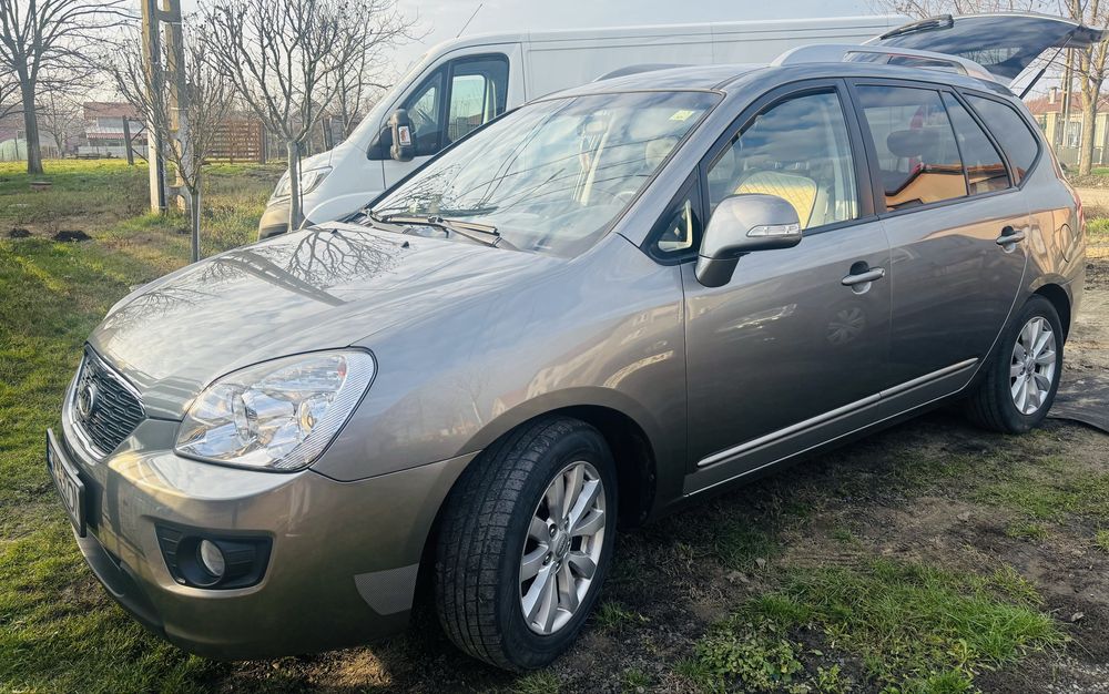 KIA Carens an 2012