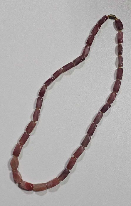 Бусы из натурального камня.