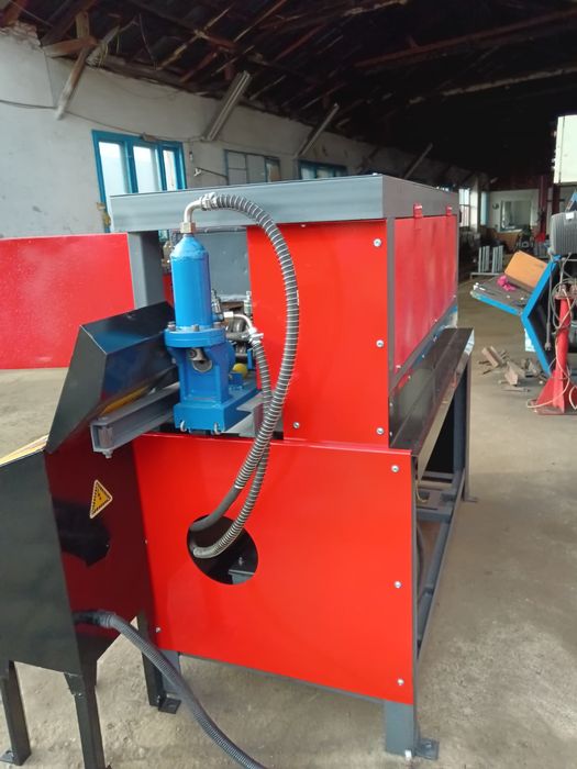 Машина за рязане и изправяне на арматурно желязо