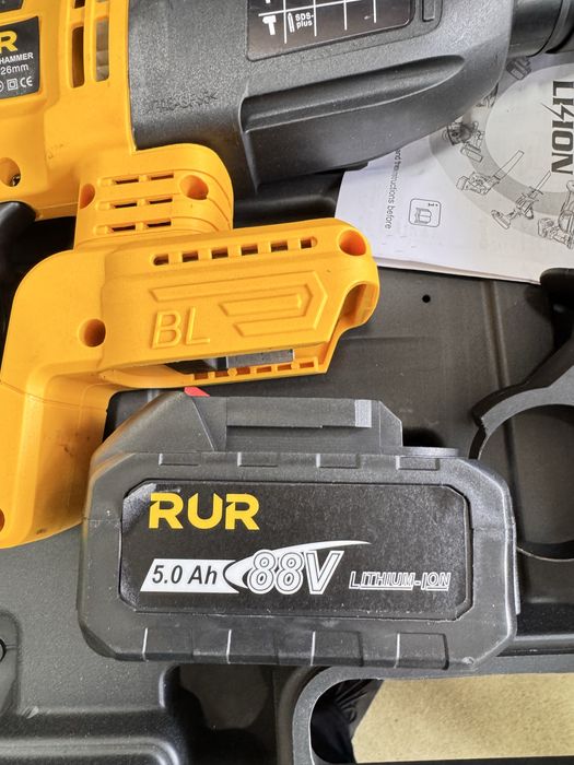 Ciocan Rotopercutor cu 2 acumulatori Mari de 88V
