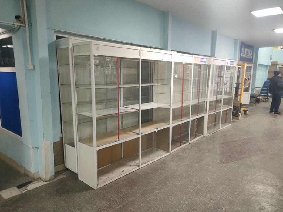 Продам стеклянные витрины