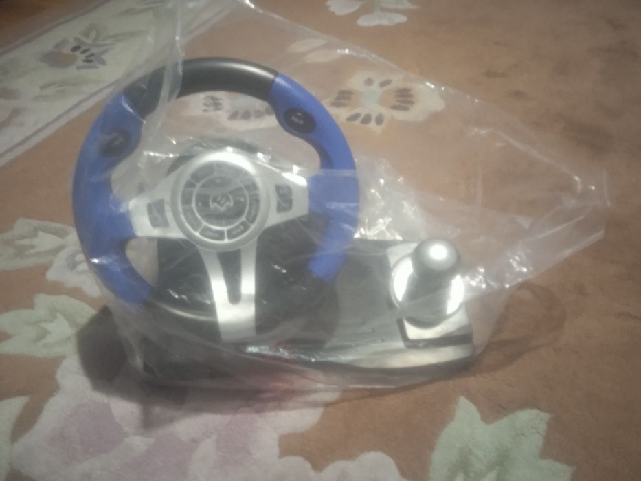 Продаю игровой руль