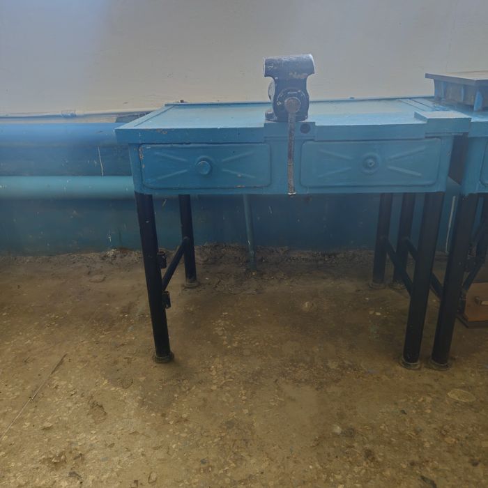 Продам тиса со столом