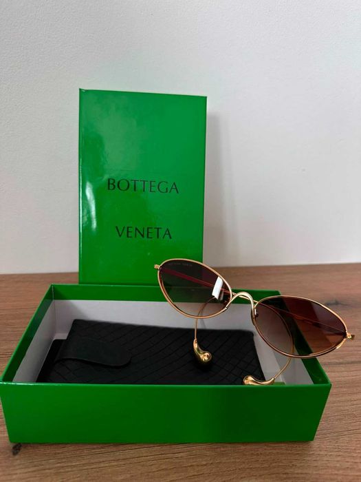 Ochelari de soare Bottega Veneta, ramă aurie, cu toc și cutie
