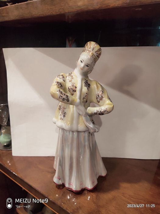 Статуэтка фарфор