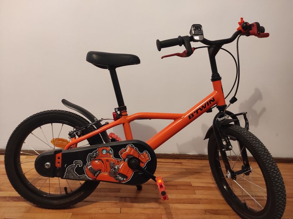 Bicicletă copii b'twin 16 inch, stare foarte bună, cu accesorii