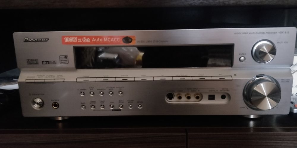 Колонки по 600Вт.